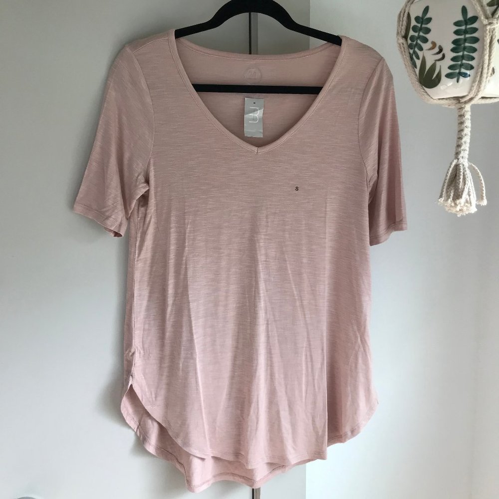NEVER WORN Dusty Pink V-Neck Tee